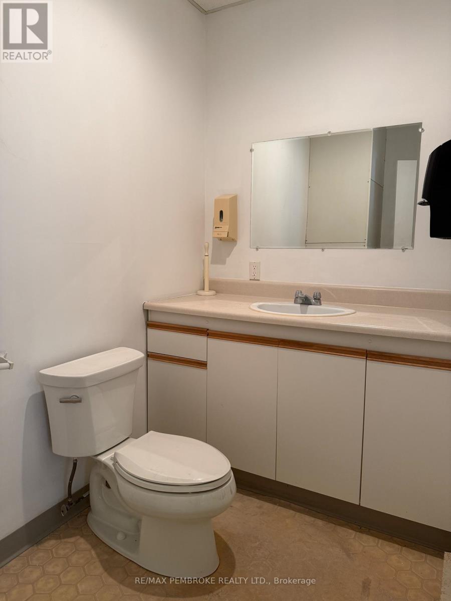 3 & 4 - 595 Pembroke Street E, Pembroke, Ontario  K8A 3L7 - Photo 11 - X12781656