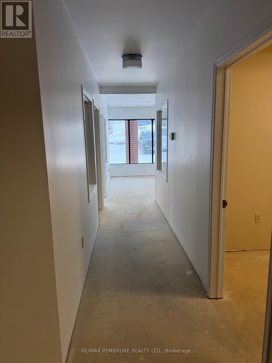 3 & 4 - 595 Pembroke Street E, Pembroke, Ontario  K8A 3L7 - Photo 13 - X12781656