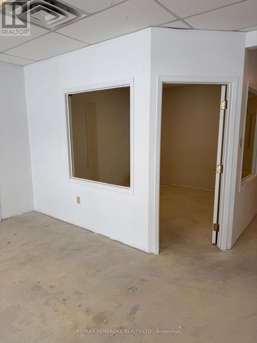 3 & 4 - 595 Pembroke Street E, Pembroke, Ontario  K8A 3L7 - Photo 15 - X12781656
