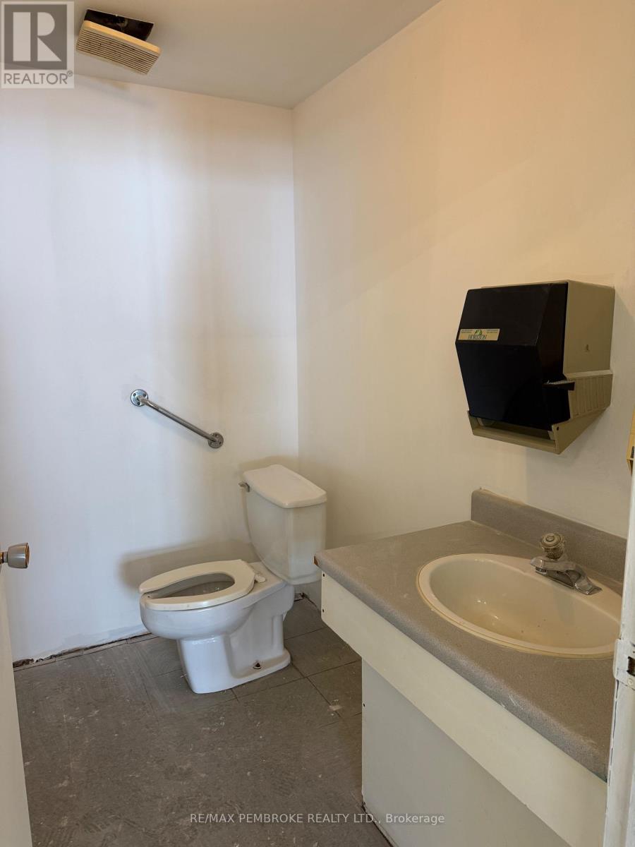 3 & 4 - 595 Pembroke Street E, Pembroke, Ontario  K8A 3L7 - Photo 19 - X12781656