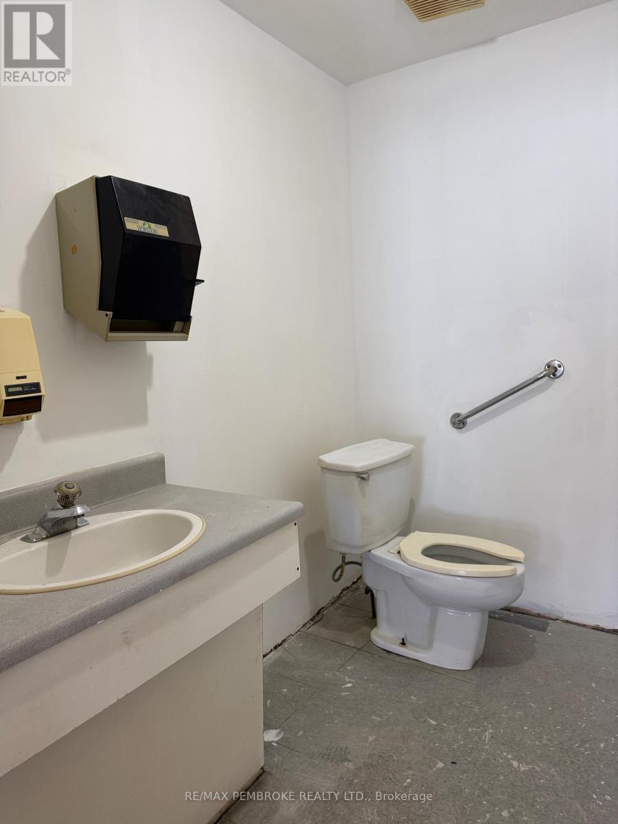3 & 4 - 595 Pembroke Street E, Pembroke, Ontario  K8A 3L7 - Photo 20 - X12781656