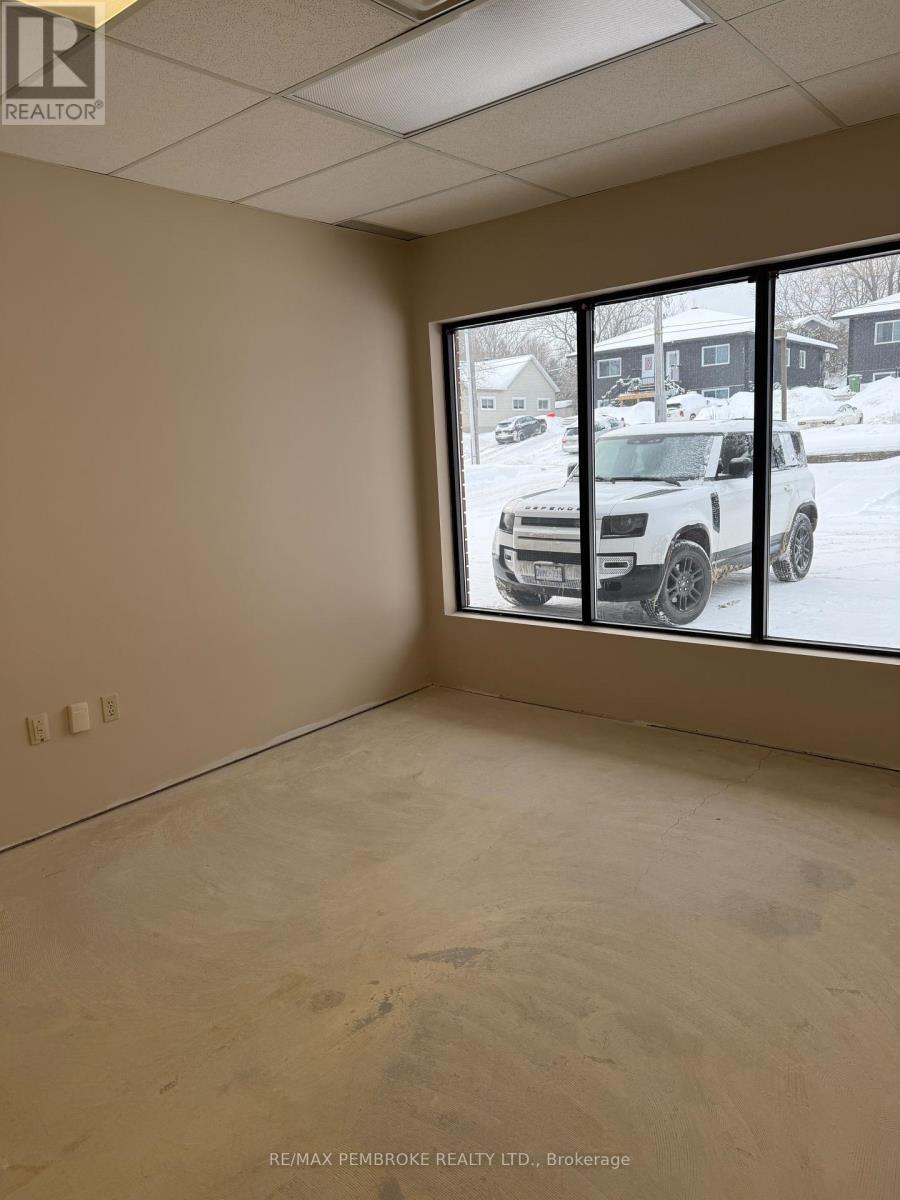 3 & 4 - 595 Pembroke Street E, Pembroke, Ontario  K8A 3L7 - Photo 7 - X12781656