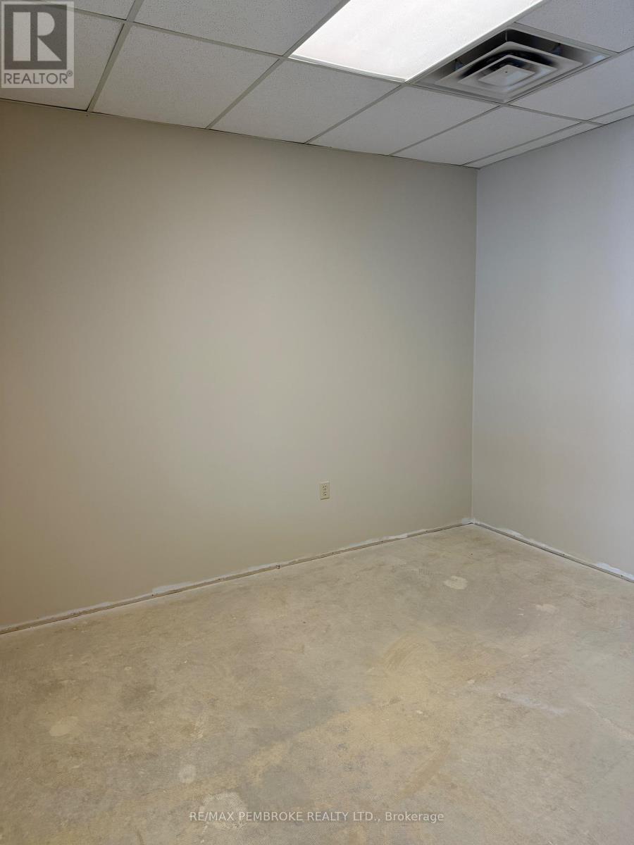 3 & 4 - 595 Pembroke Street E, Pembroke, Ontario  K8A 3L7 - Photo 9 - X12781656