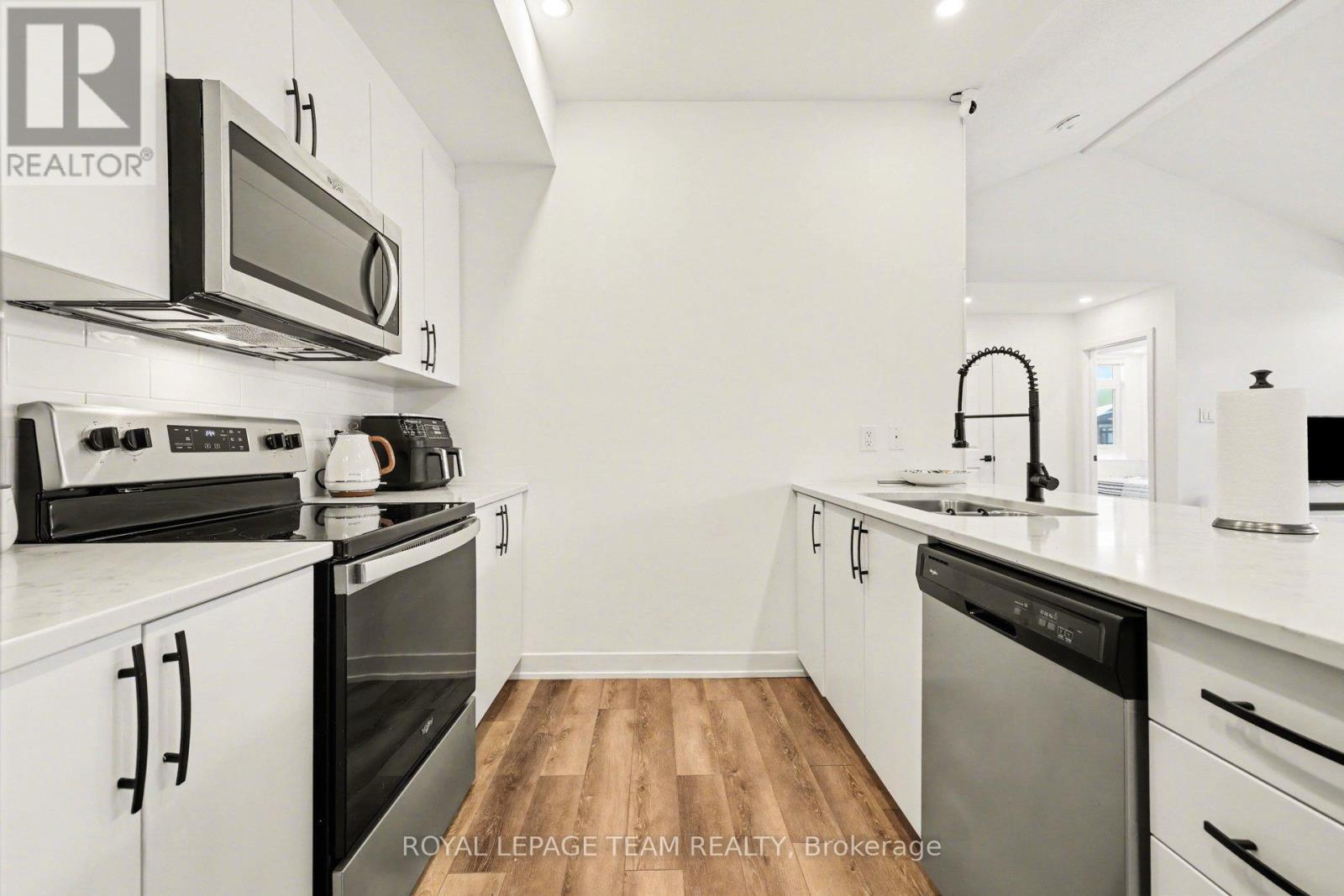 I - 35 Overberg Way, Ottawa, Ontario  K2S 0W1 - Photo 13 - X12781630