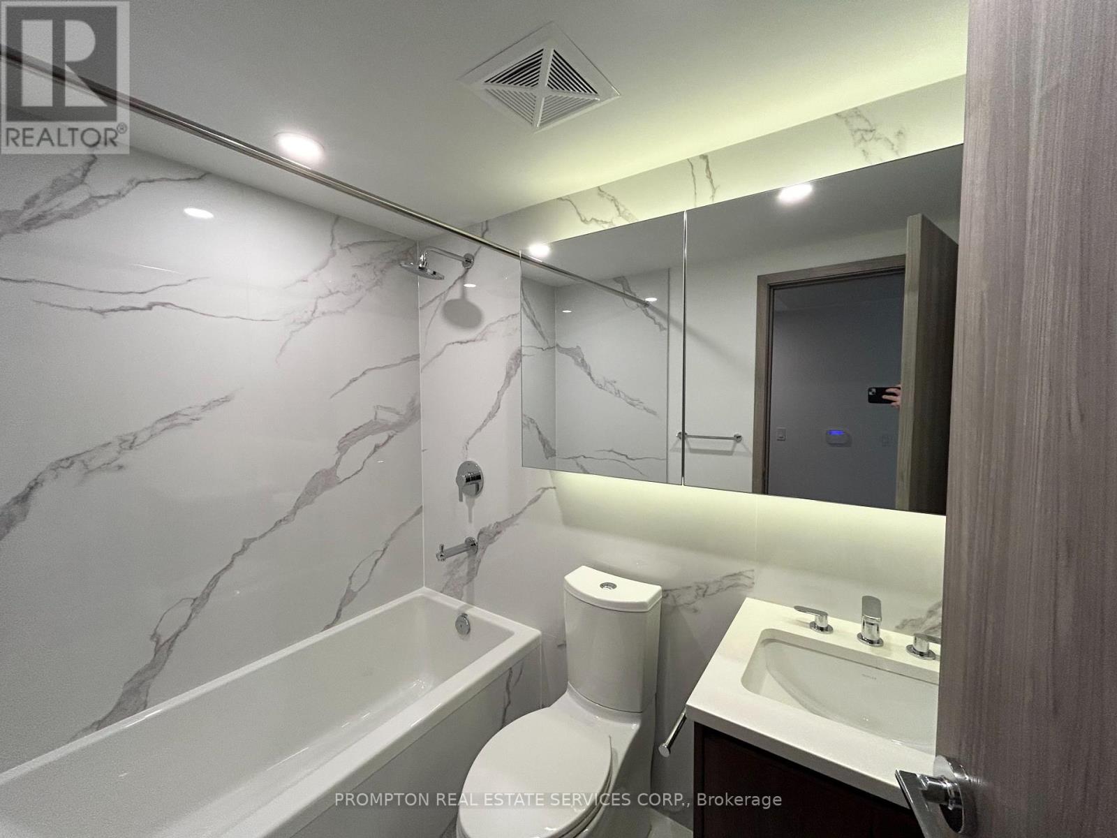 1015 - 1 Concord Cityplace Way, Toronto, Ontario  M5V 0X3 - Photo 10 - C12781672