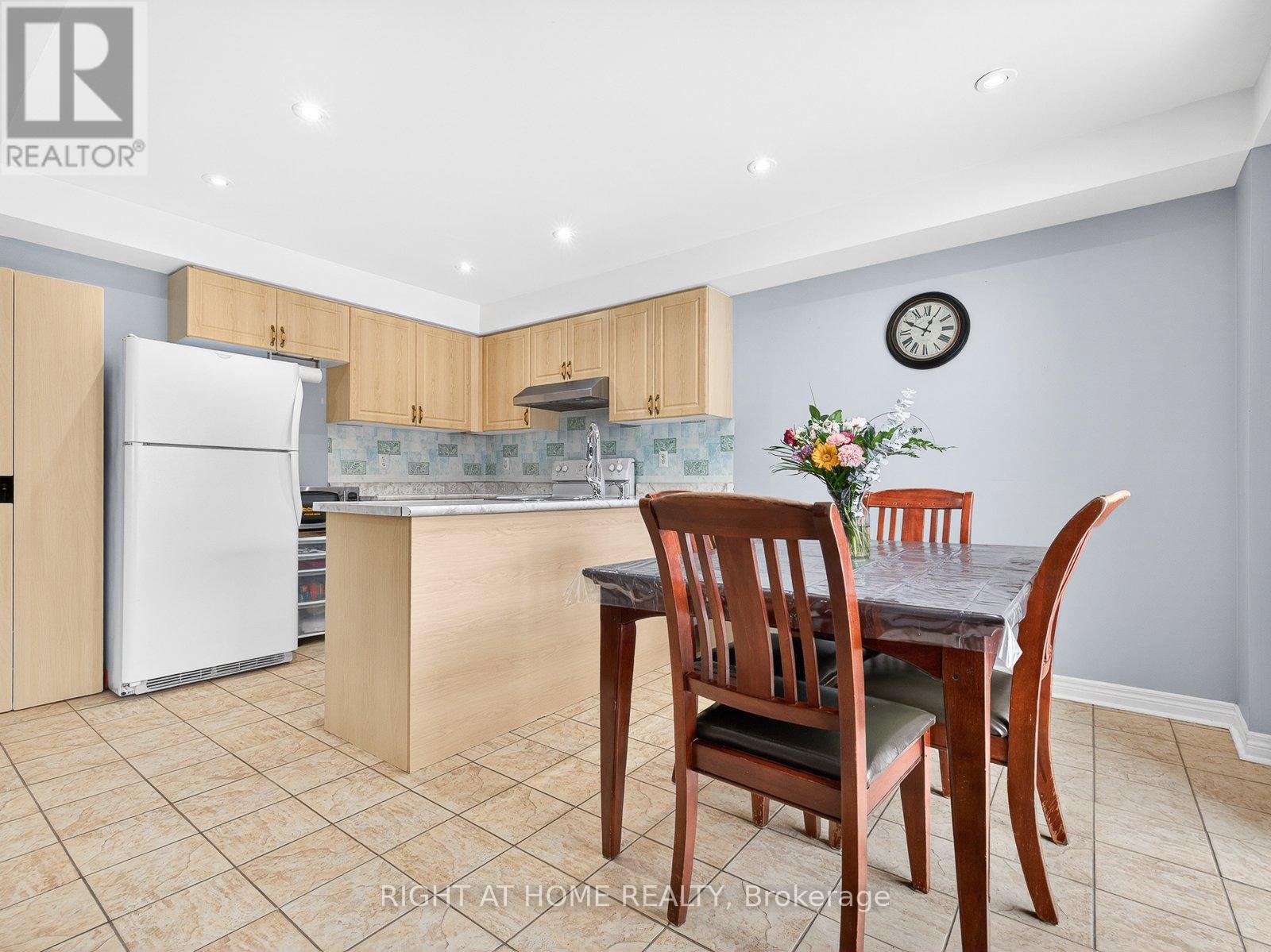 349 Wood Duck Lane, Newmarket, Ontario  L3X 2X8 - Photo 12 - N12781668