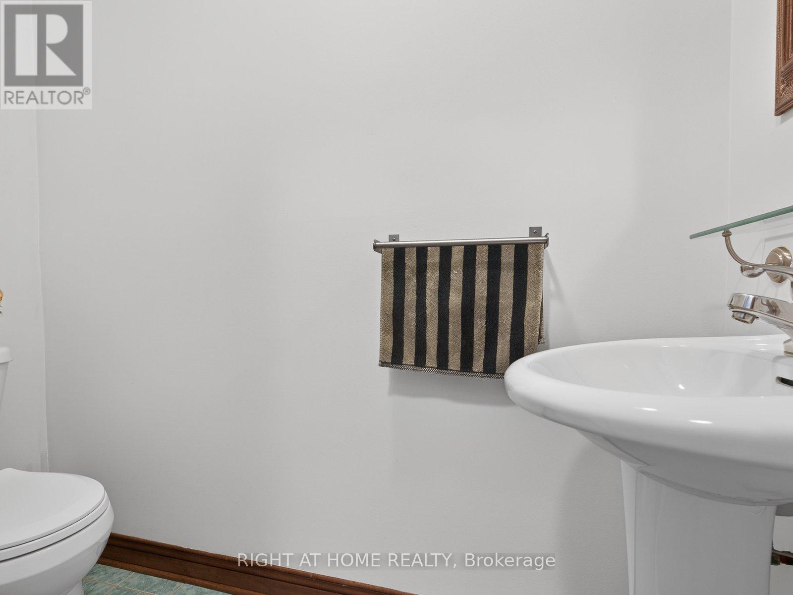 349 Wood Duck Lane, Newmarket, Ontario  L3X 2X8 - Photo 16 - N12781668