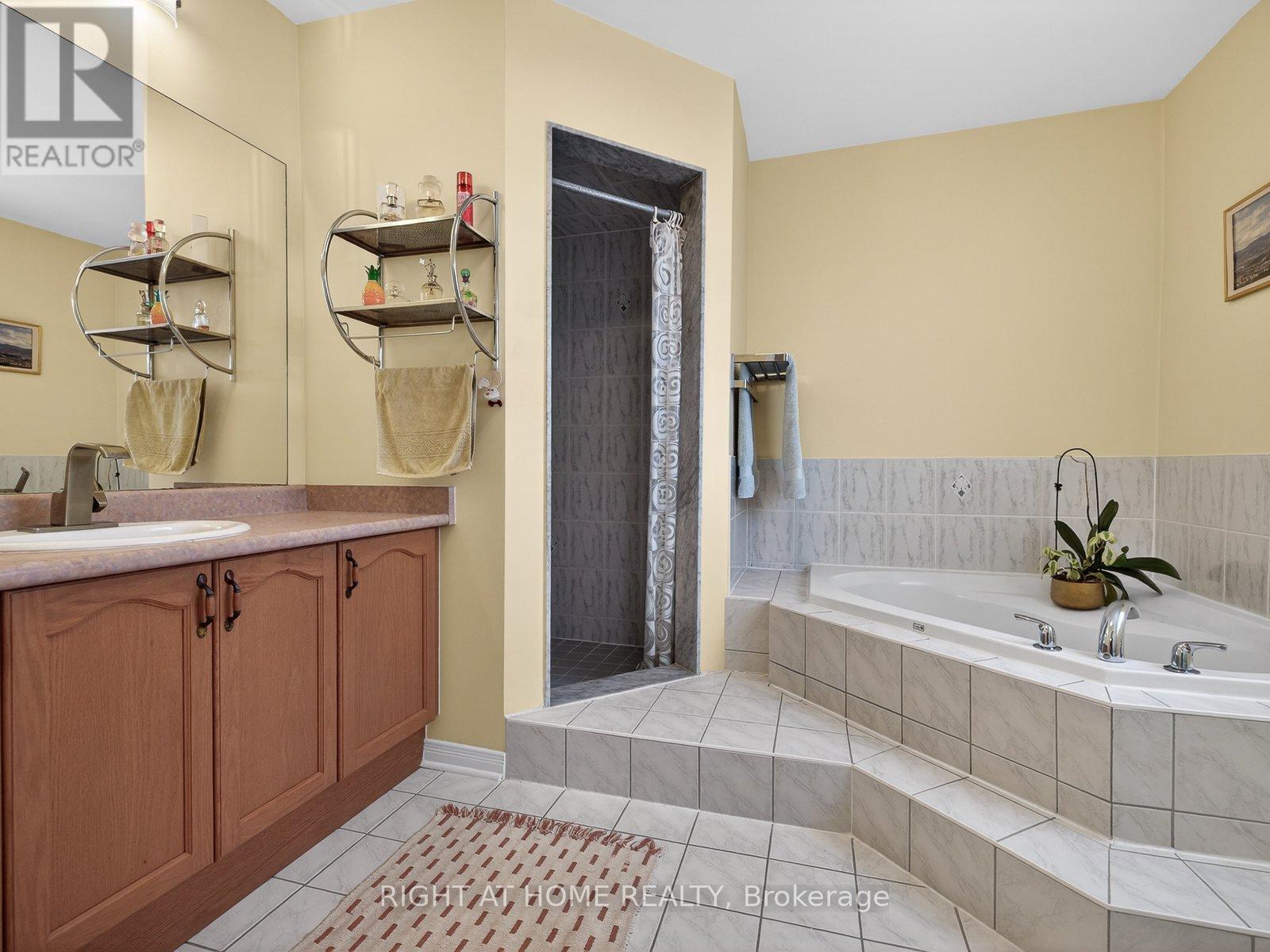 349 Wood Duck Lane, Newmarket, Ontario  L3X 2X8 - Photo 21 - N12781668