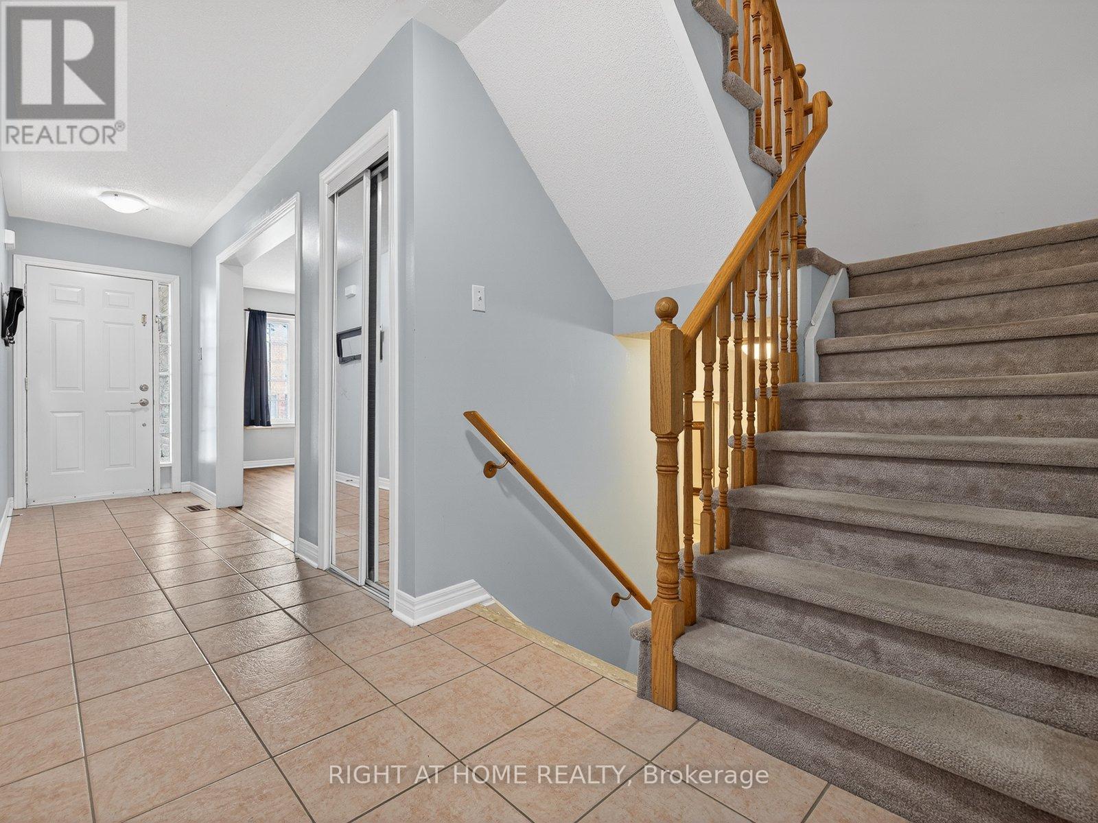 349 Wood Duck Lane, Newmarket, Ontario  L3X 2X8 - Photo 5 - N12781668