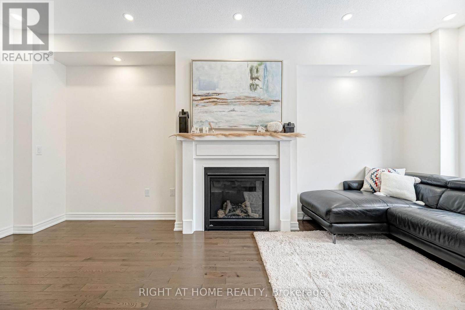 52 Veterans Street, Bradford West Gwillimbury, Ontario  L3Z 4L4 - Photo 10 - N12781670