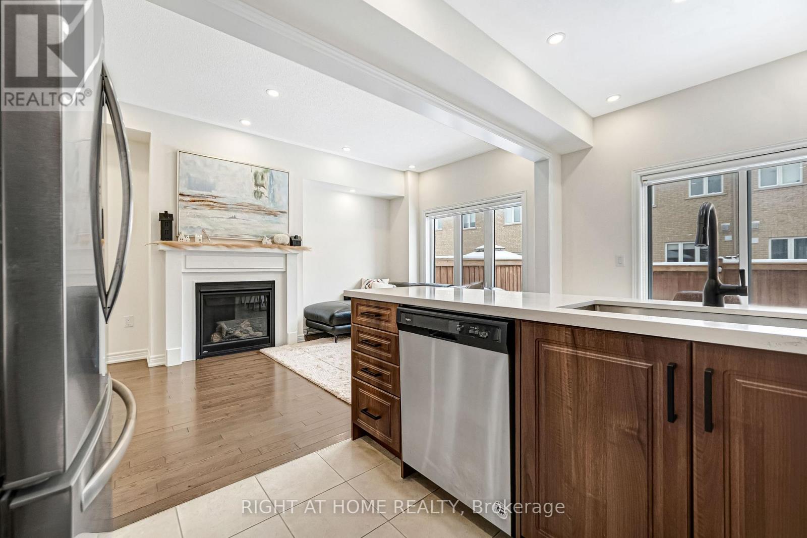 52 Veterans Street, Bradford West Gwillimbury, Ontario  L3Z 4L4 - Photo 14 - N12781670