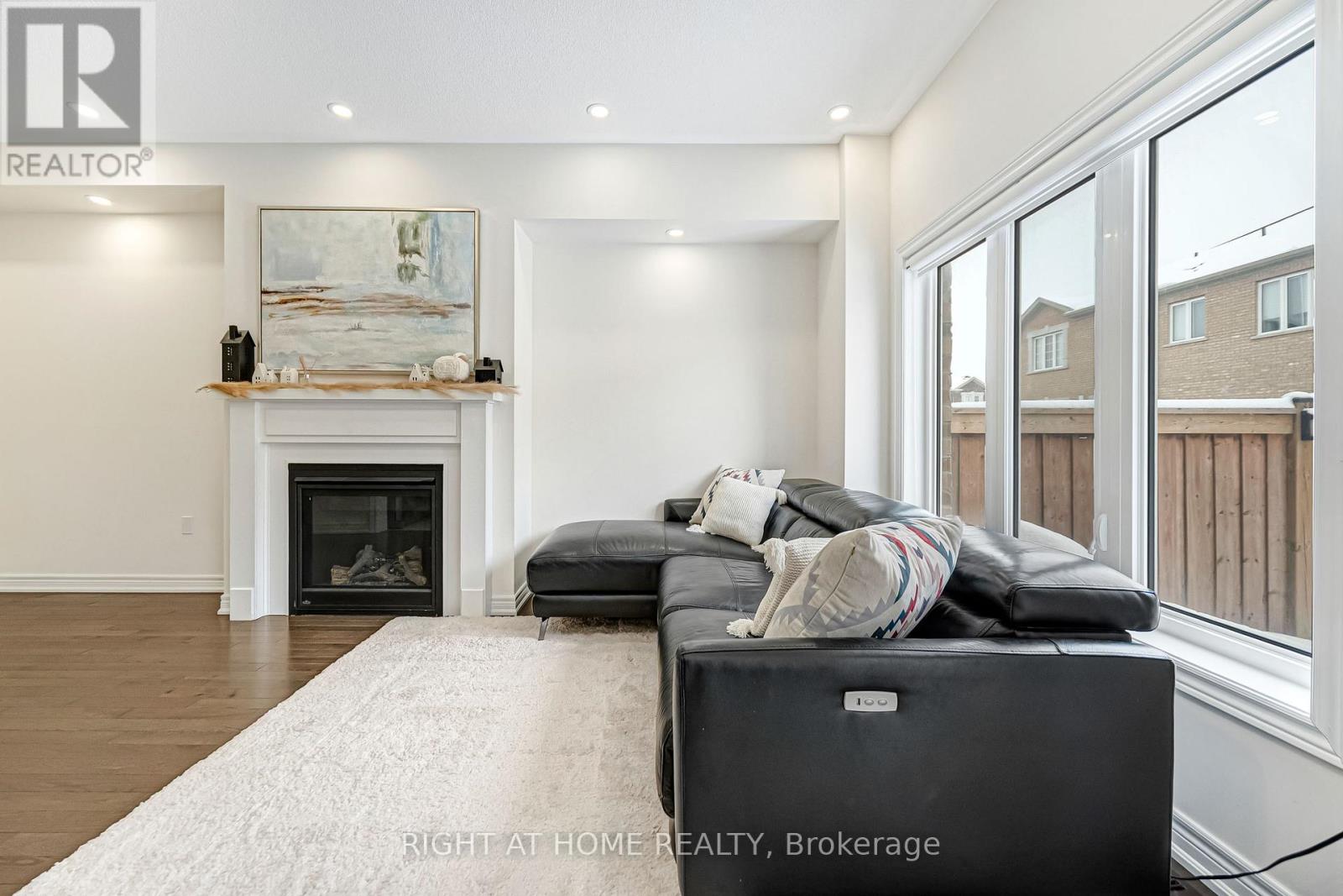 52 Veterans Street, Bradford West Gwillimbury, Ontario  L3Z 4L4 - Photo 23 - N12781670