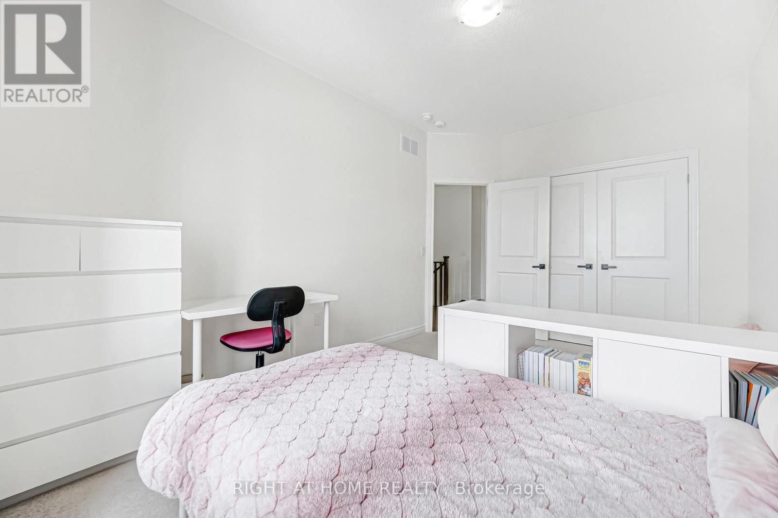 52 Veterans Street, Bradford West Gwillimbury, Ontario  L3Z 4L4 - Photo 38 - N12781670