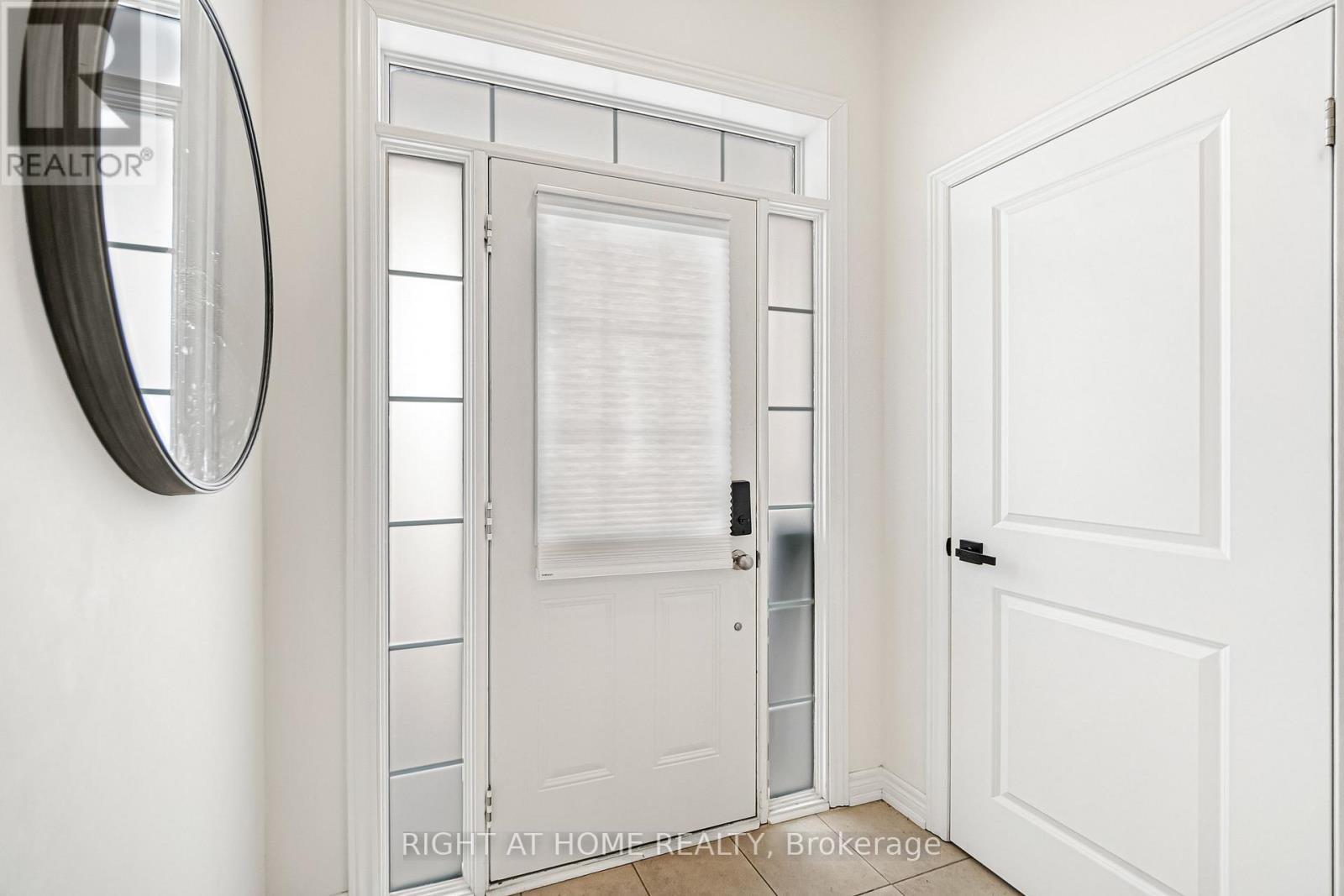 52 Veterans Street, Bradford West Gwillimbury, Ontario  L3Z 4L4 - Photo 4 - N12781670