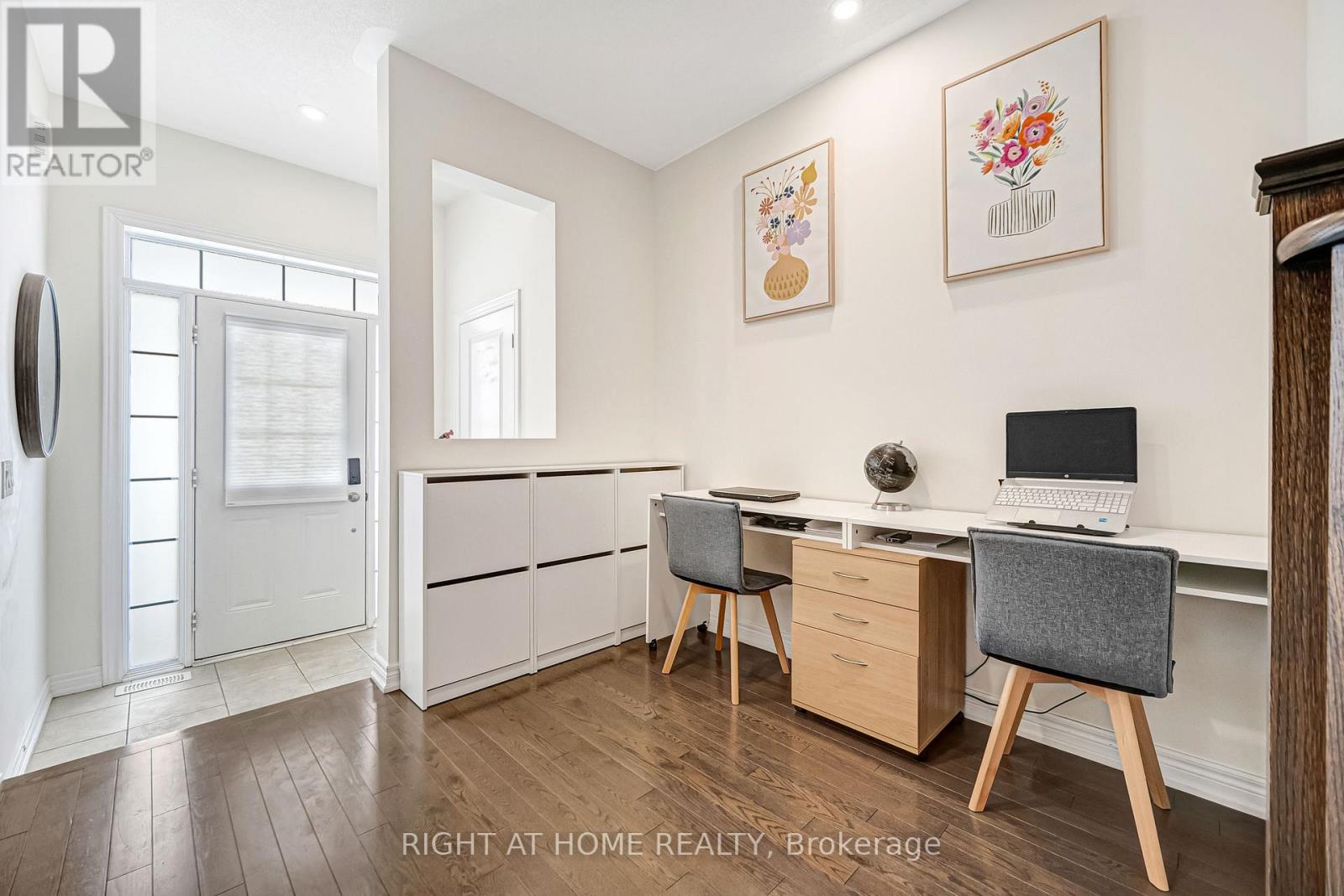 52 Veterans Street, Bradford West Gwillimbury, Ontario  L3Z 4L4 - Photo 5 - N12781670