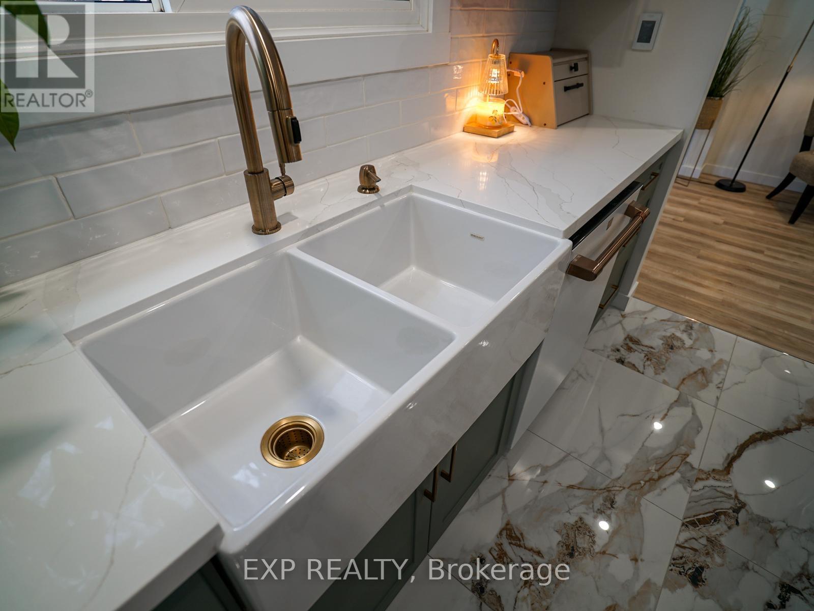 92 Mary Street, Clearview, Ontario  L0M 1G0 - Photo 10 - S12781686