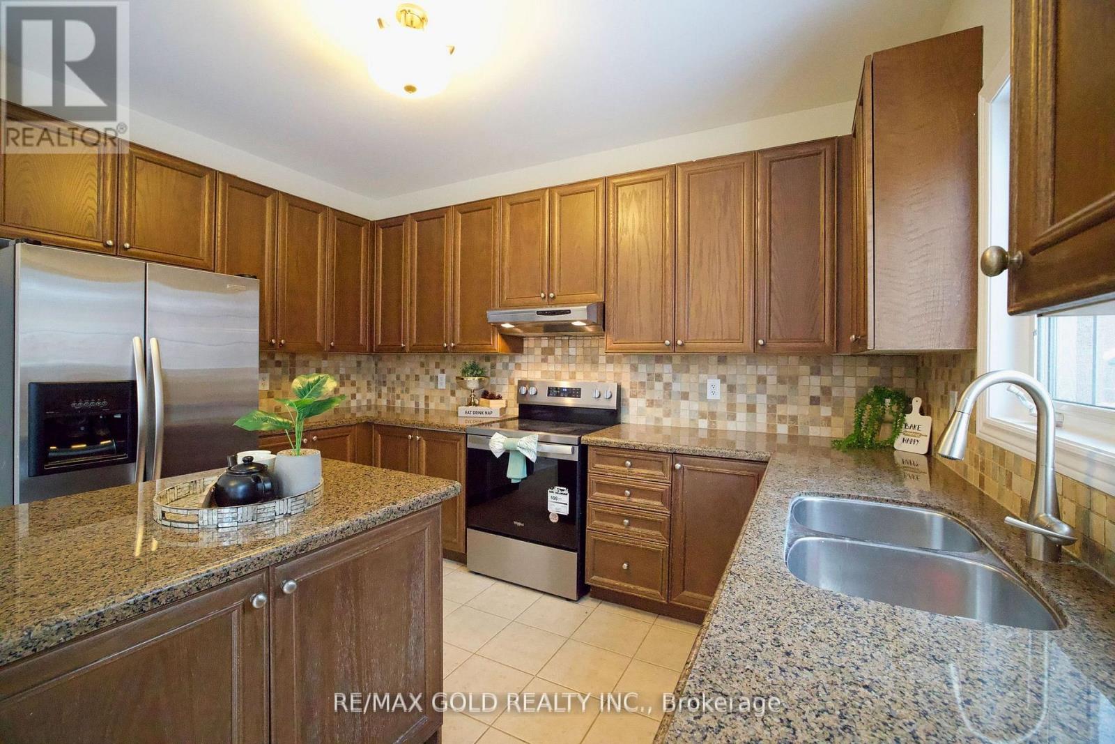 69 Calderstone Road, Brampton, Ontario  L6P 2A7 - Photo 11 - W12781652