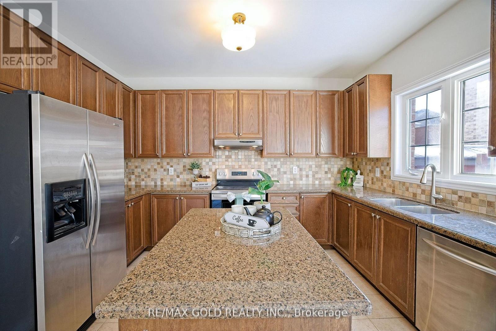 69 Calderstone Road, Brampton, Ontario  L6P 2A7 - Photo 9 - W12781652