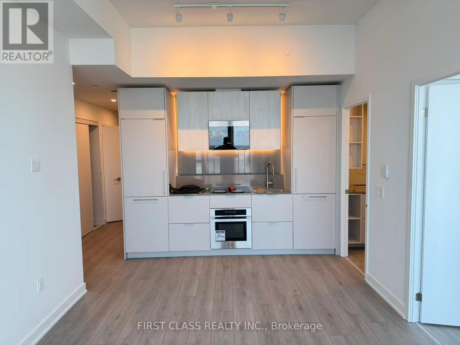 1613 - 1 Fairview Road E, Mississauga, Ontario  L5A 4C6 - Photo 10 - W12781664