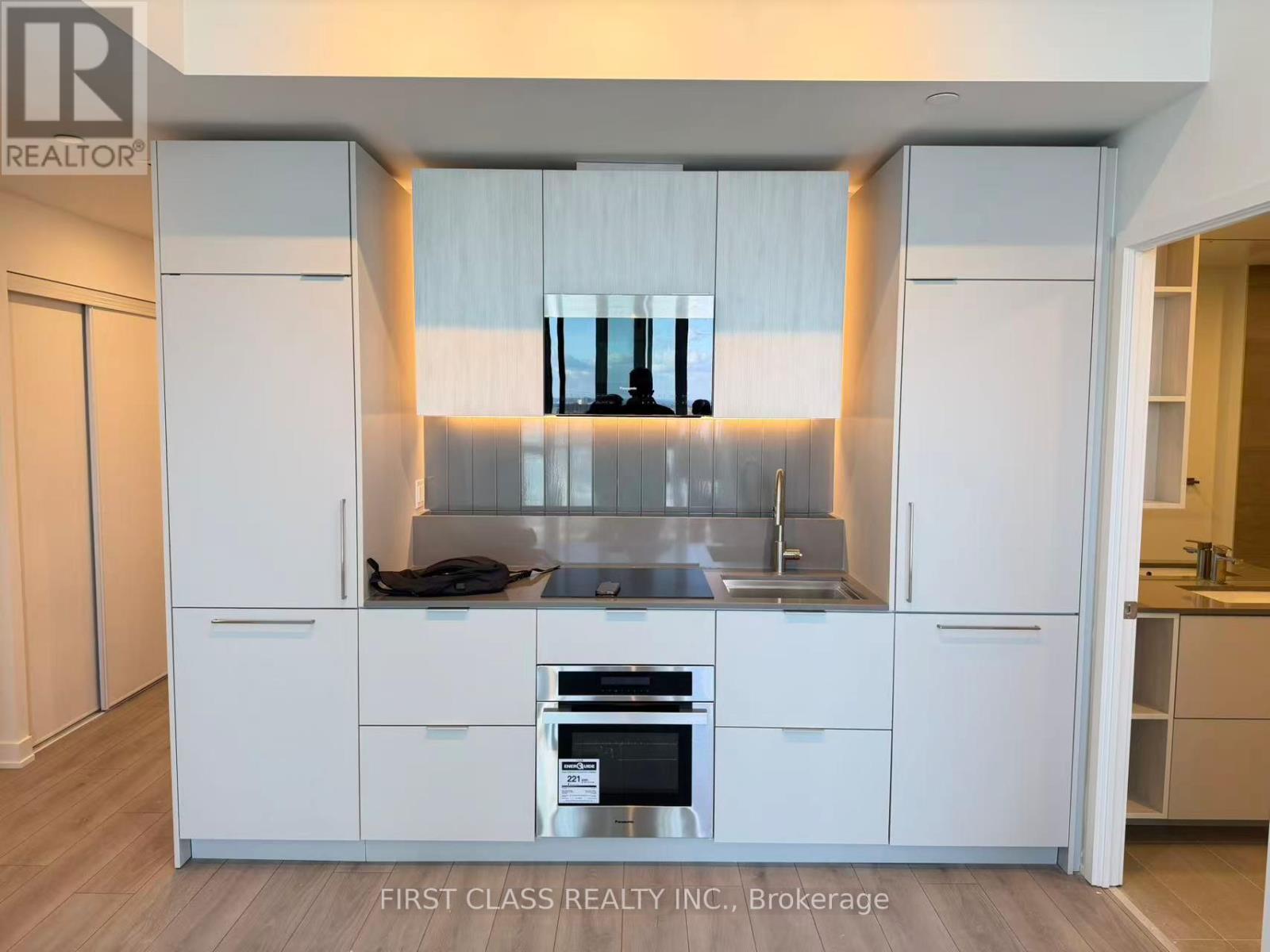 1613 - 1 Fairview Road E, Mississauga, Ontario  L5A 4C6 - Photo 5 - W12781664