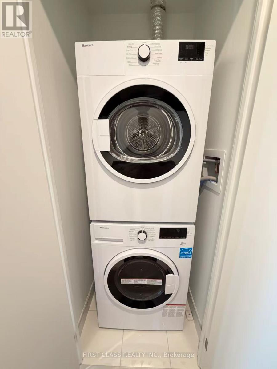 1613 - 1 Fairview Road E, Mississauga, Ontario  L5A 4C6 - Photo 6 - W12781664