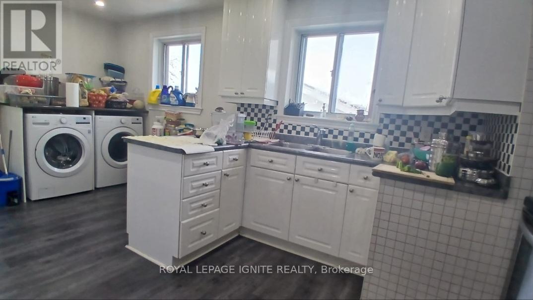 Main - 21 Humheller Road, Toronto, Ontario  M9W 5K2 - Photo 6 - W12781676