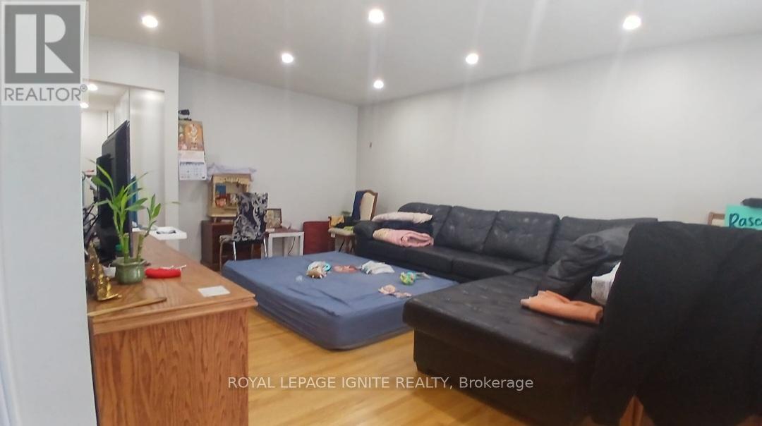 Main - 21 Humheller Road, Toronto, Ontario  M9W 5K2 - Photo 8 - W12781676