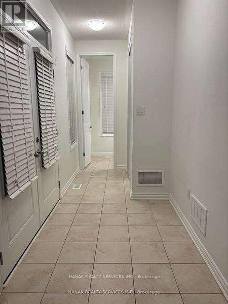 39 Boothill Drive, Brampton, Ontario  L7A 0C1 - Photo 2 - W12781682