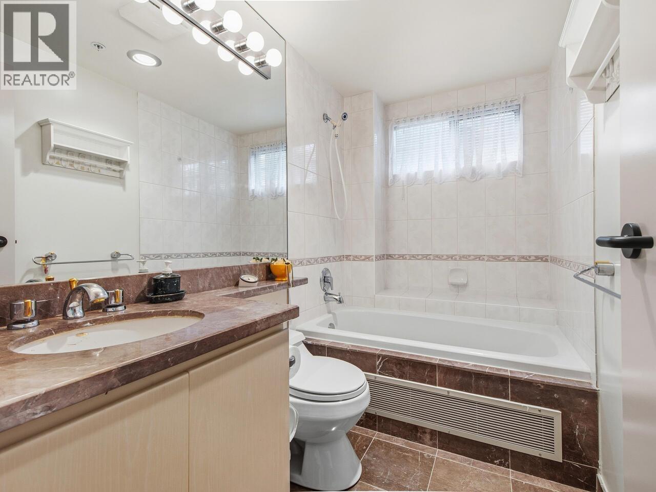 Listing Picture 14 of 28 : 101 2108 W 38TH AVENUE, Vancouver / 溫哥華 - 魯藝地產 Yvonne Lu Group - MLS Medallion Club Member