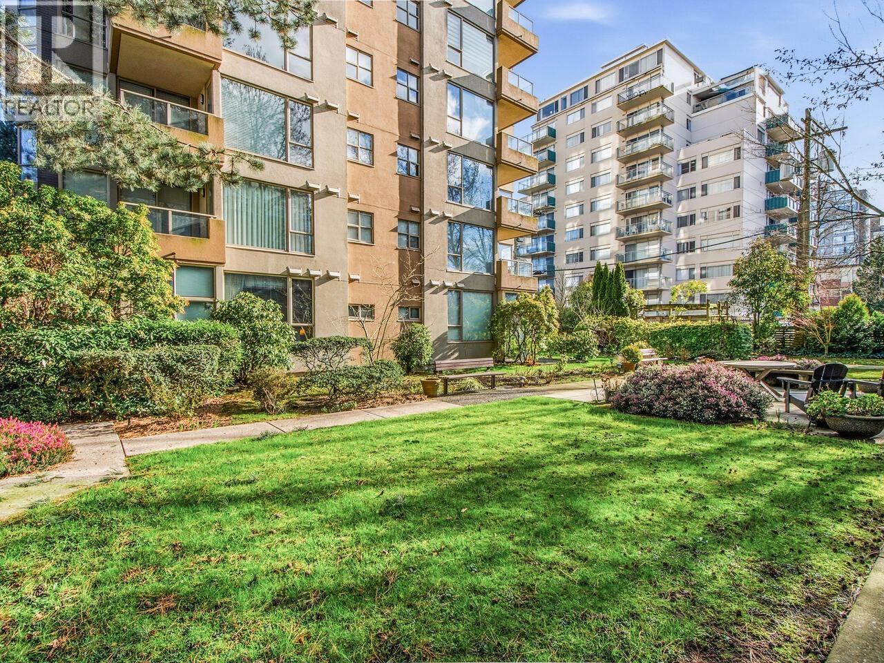 Listing Picture 21 of 28 : 101 2108 W 38TH AVENUE, Vancouver / 溫哥華 - 魯藝地產 Yvonne Lu Group - MLS Medallion Club Member