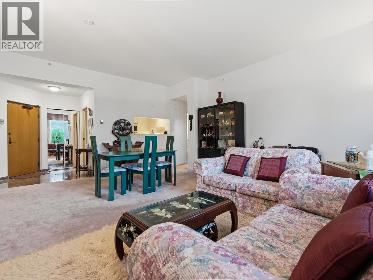 Listing Picture 4 of 28 : 101 2108 W 38TH AVENUE, Vancouver / 溫哥華 - 魯藝地產 Yvonne Lu Group - MLS Medallion Club Member