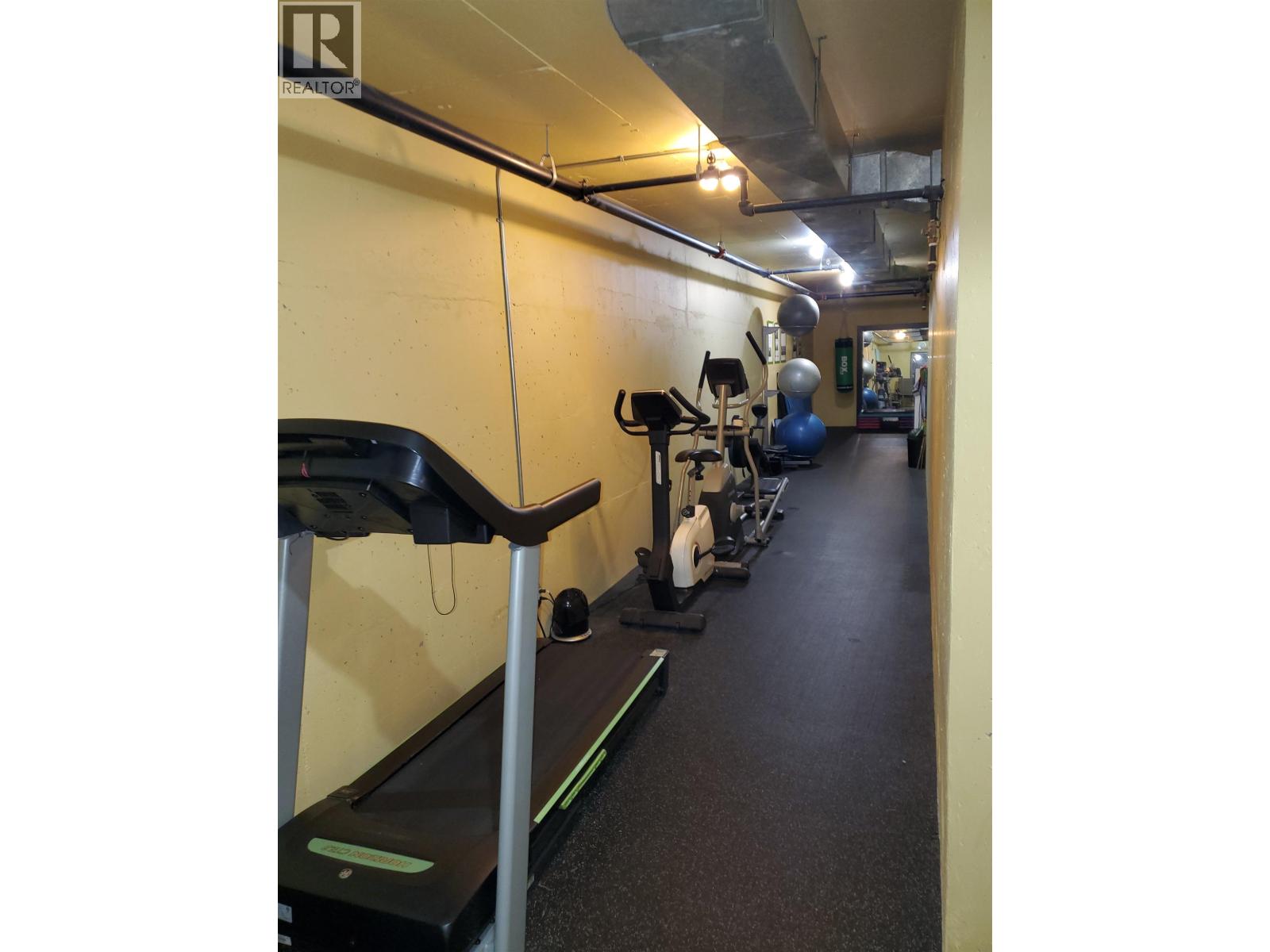 Listing Picture 26 of 28 : 101 2108 W 38TH AVENUE, Vancouver / 溫哥華 - 魯藝地產 Yvonne Lu Group - MLS Medallion Club Member