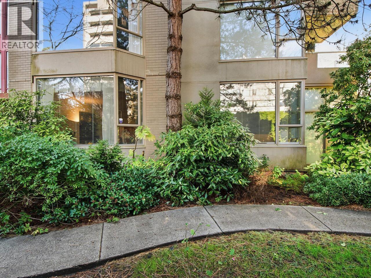 Listing Picture 20 of 28 : 101 2108 W 38TH AVENUE, Vancouver / 溫哥華 - 魯藝地產 Yvonne Lu Group - MLS Medallion Club Member