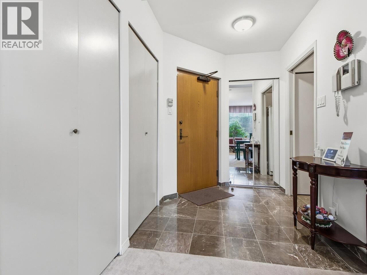 Listing Picture 2 of 28 : 101 2108 W 38TH AVENUE, Vancouver / 溫哥華 - 魯藝地產 Yvonne Lu Group - MLS Medallion Club Member