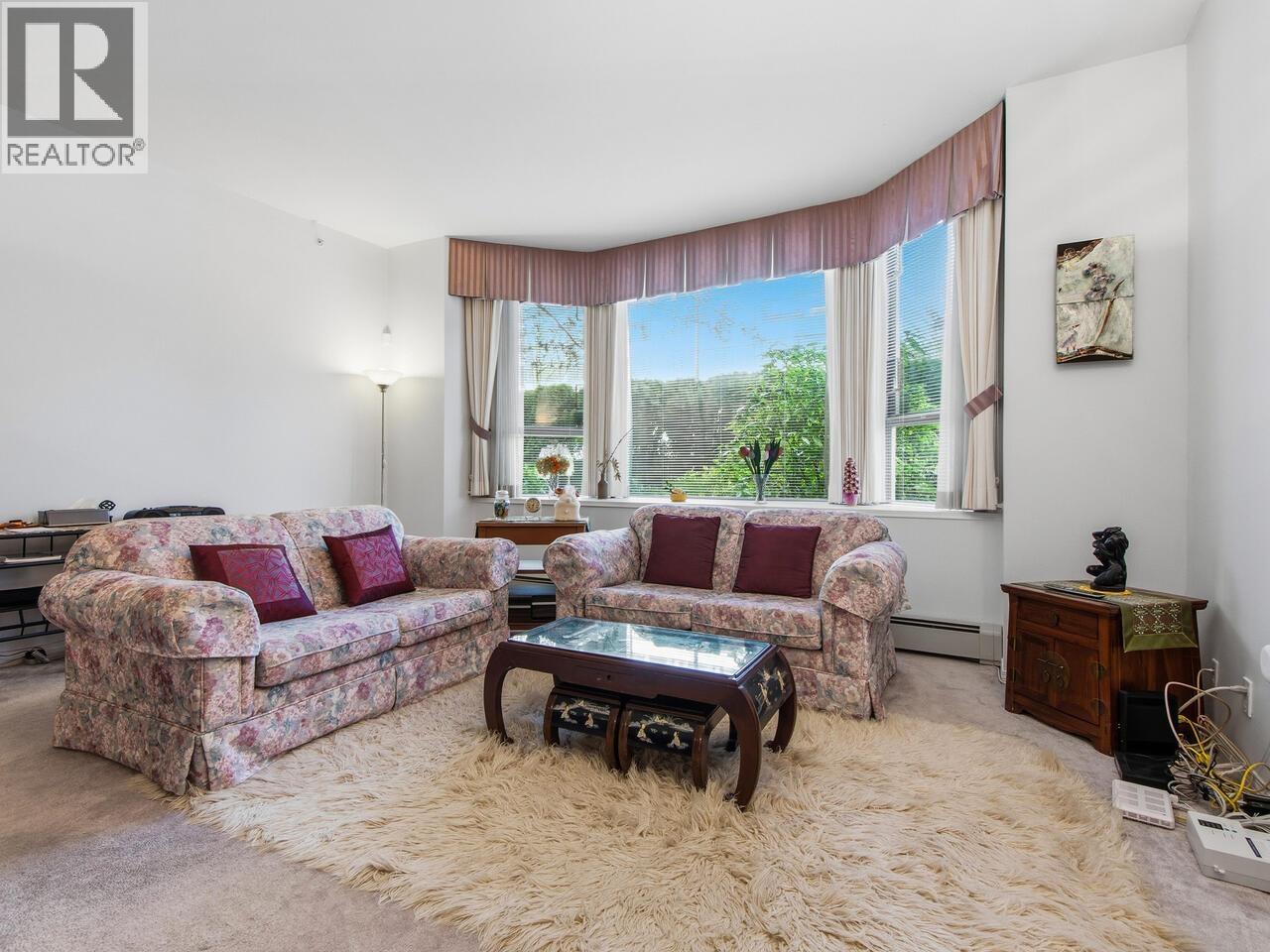 Listing Picture 3 of 28 : 101 2108 W 38TH AVENUE, Vancouver / 溫哥華 - 魯藝地產 Yvonne Lu Group - MLS Medallion Club Member