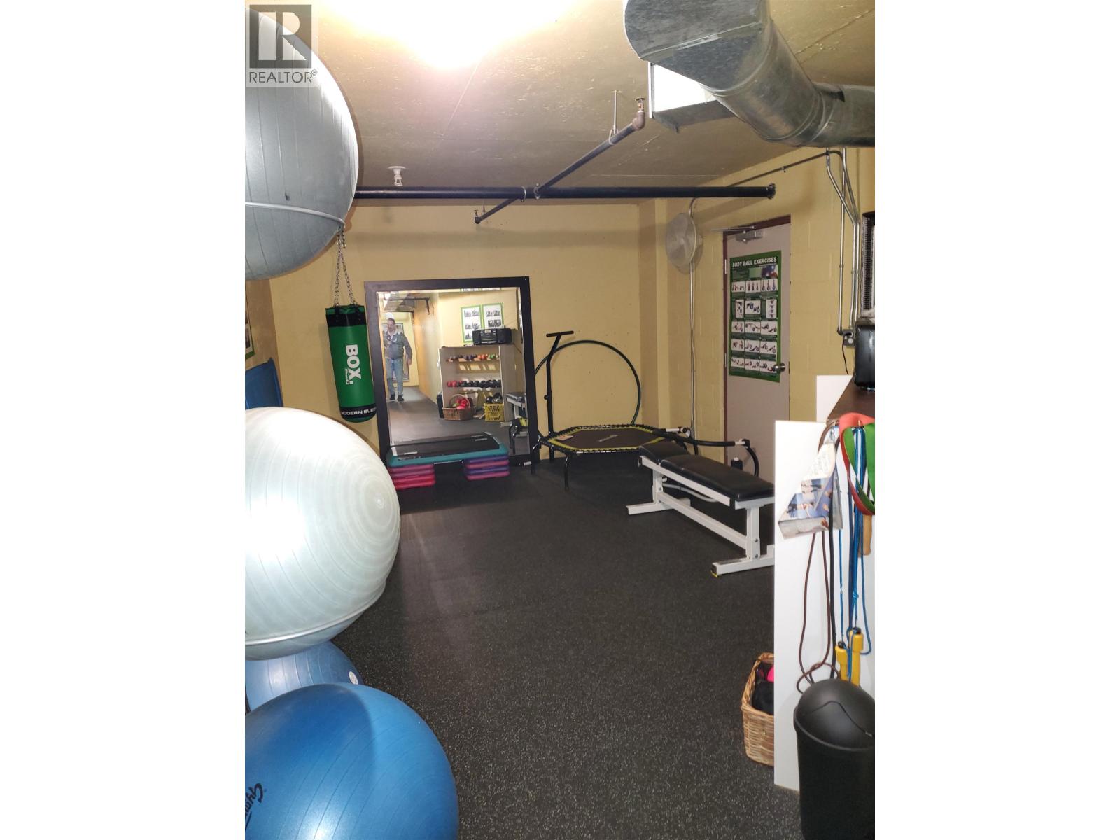 Listing Picture 27 of 28 : 101 2108 W 38TH AVENUE, Vancouver / 溫哥華 - 魯藝地產 Yvonne Lu Group - MLS Medallion Club Member