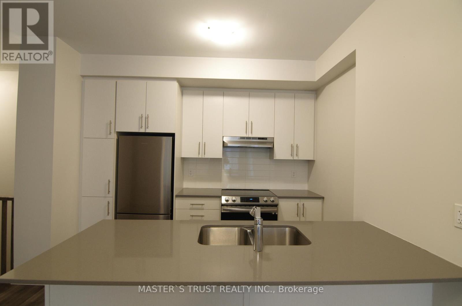 200 - 10 Lloyed Janes Lane, Toronto, Ontario  M8V 0J6 - Photo 5 - W12781702