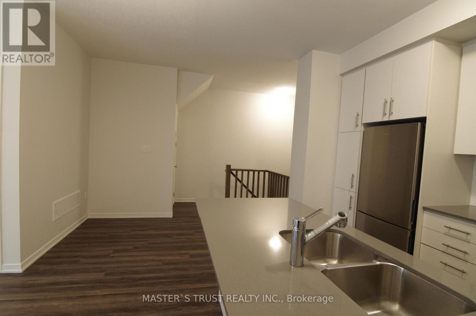 200 - 10 Lloyed Janes Lane, Toronto, Ontario  M8V 0J6 - Photo 6 - W12781702