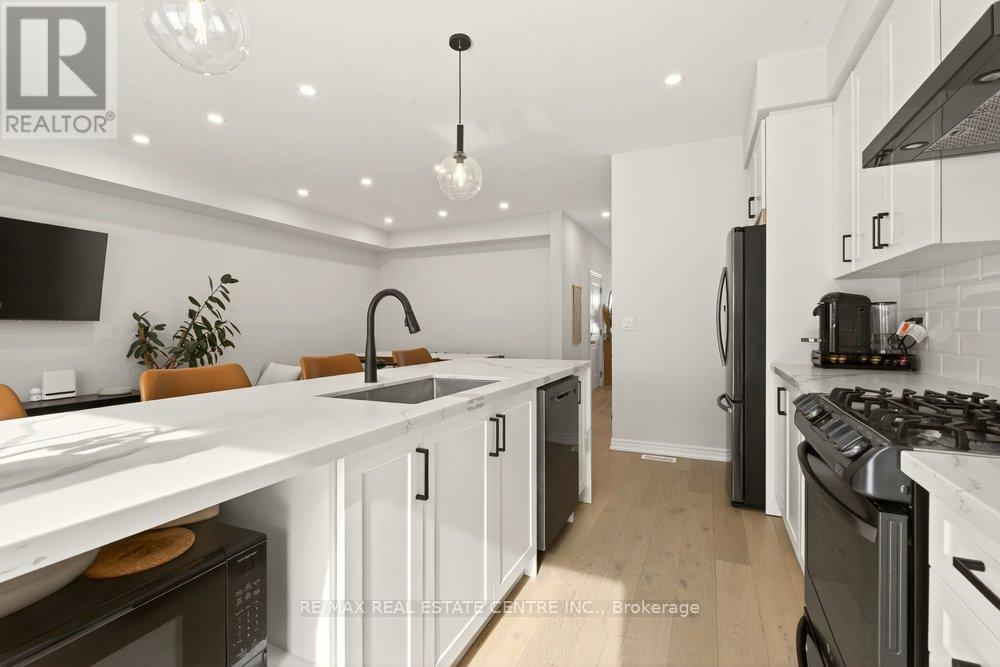 74 Bobolink Road, Hamilton, Ontario  L9A 2P5 - Photo 18 - X12781704