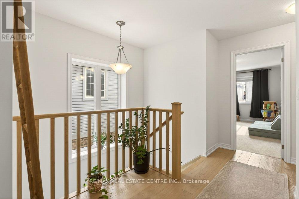 74 Bobolink Road, Hamilton, Ontario  L9A 2P5 - Photo 22 - X12781704