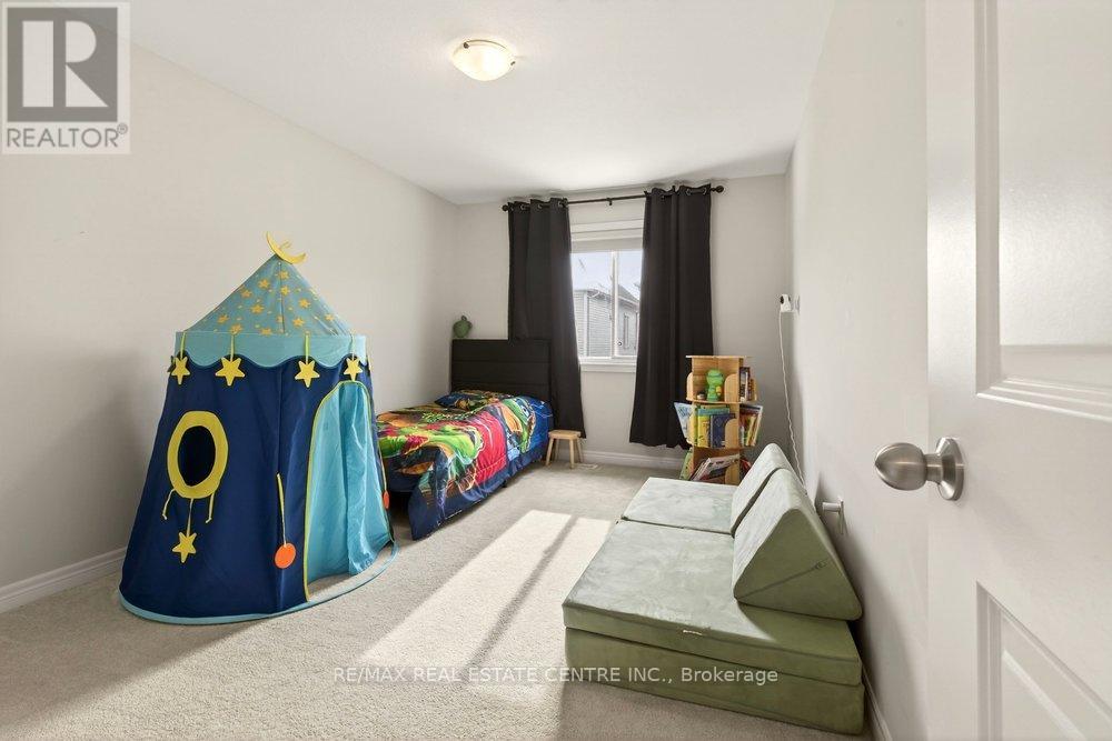 74 Bobolink Road, Hamilton, Ontario  L9A 2P5 - Photo 25 - X12781704