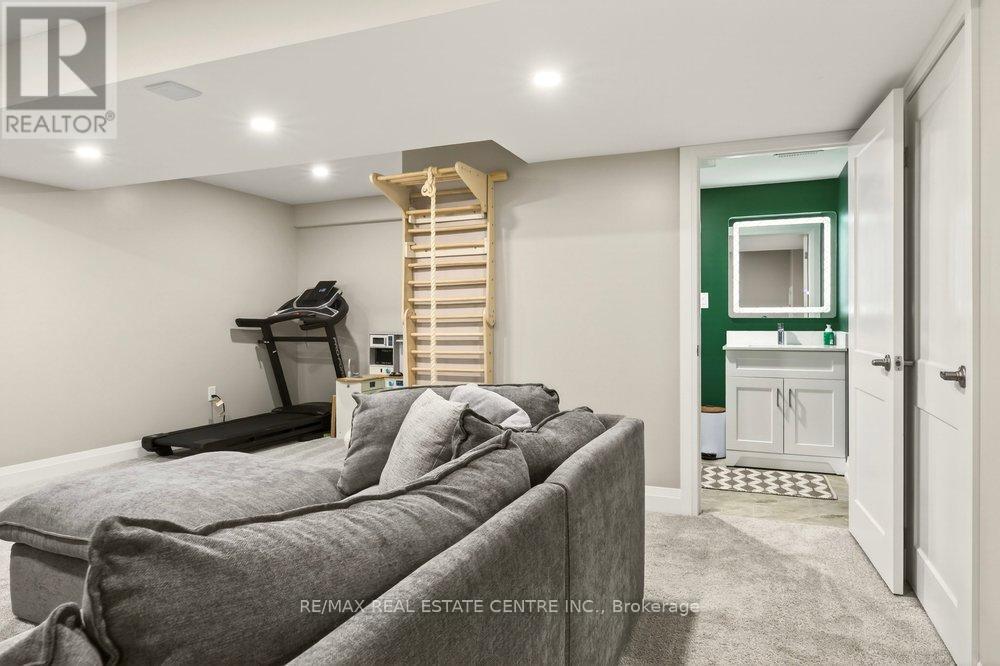 74 Bobolink Road, Hamilton, Ontario  L9A 2P5 - Photo 36 - X12781704