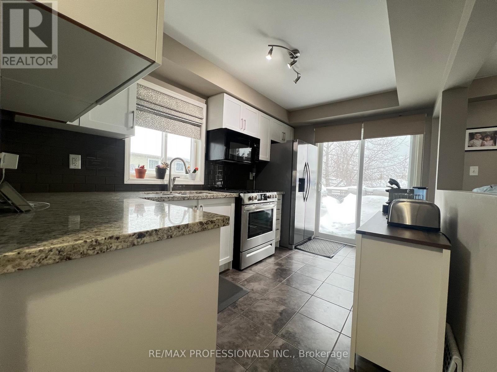 56 Beacon Road, Barrie, Ontario  L4N 9J8 - Photo 10 - S12781710