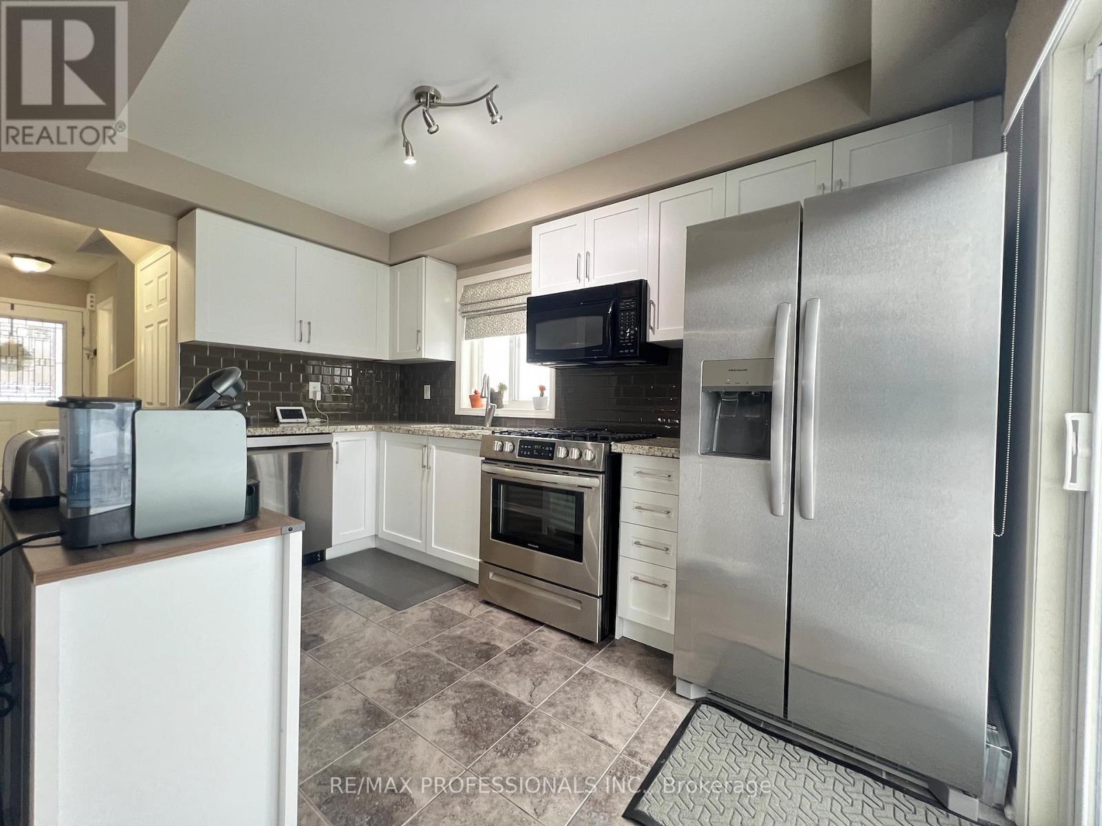 56 Beacon Road, Barrie, Ontario  L4N 9J8 - Photo 11 - S12781710