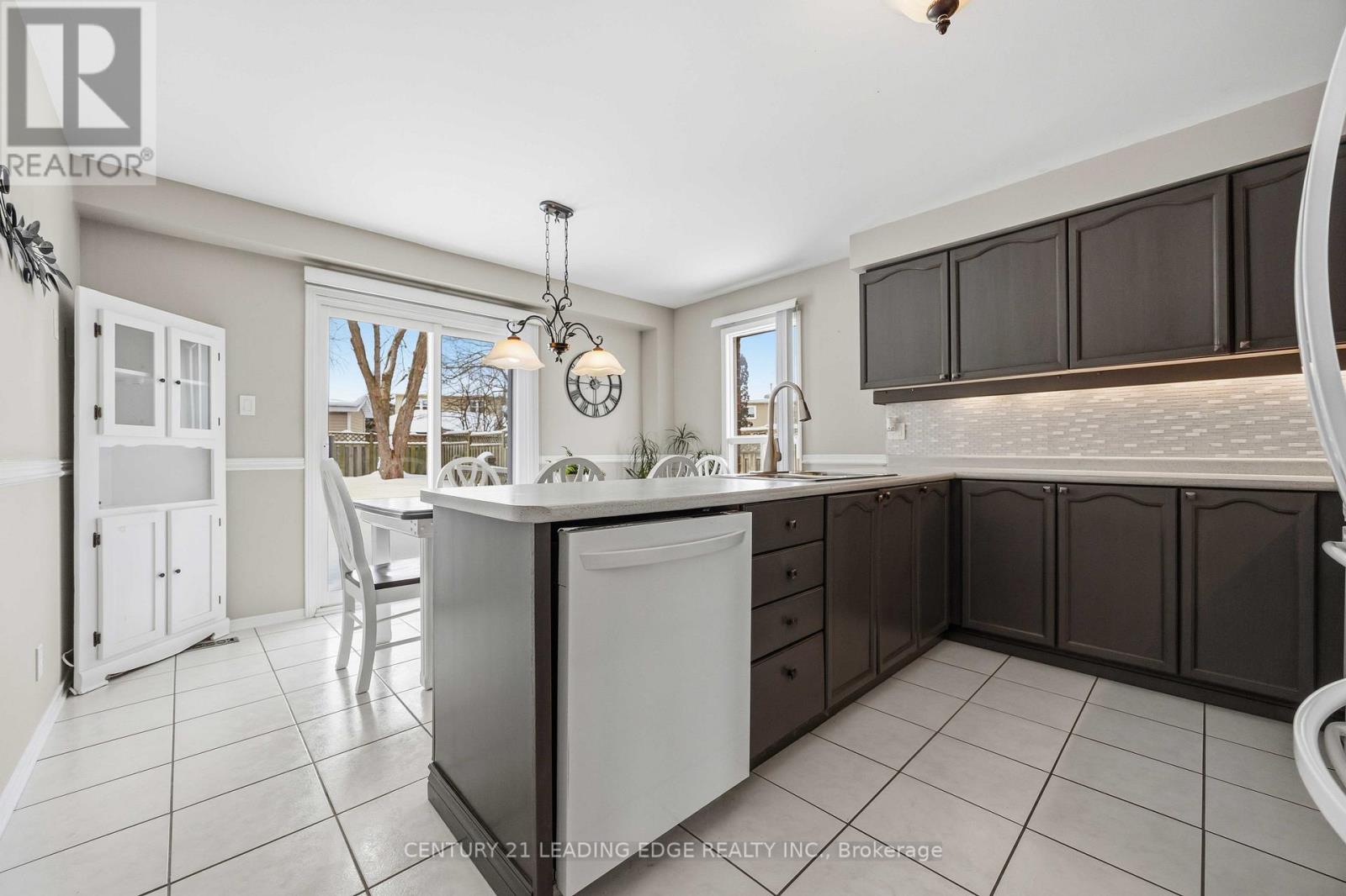 8 Tudor Place, Georgina (Keswick North), Ontario  L4P 3N7 - Photo 12 - N12781714