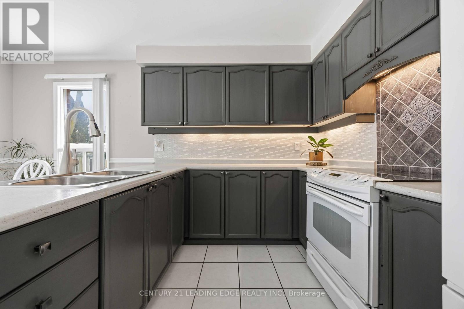 8 Tudor Place, Georgina (Keswick North), Ontario  L4P 3N7 - Photo 16 - N12781714