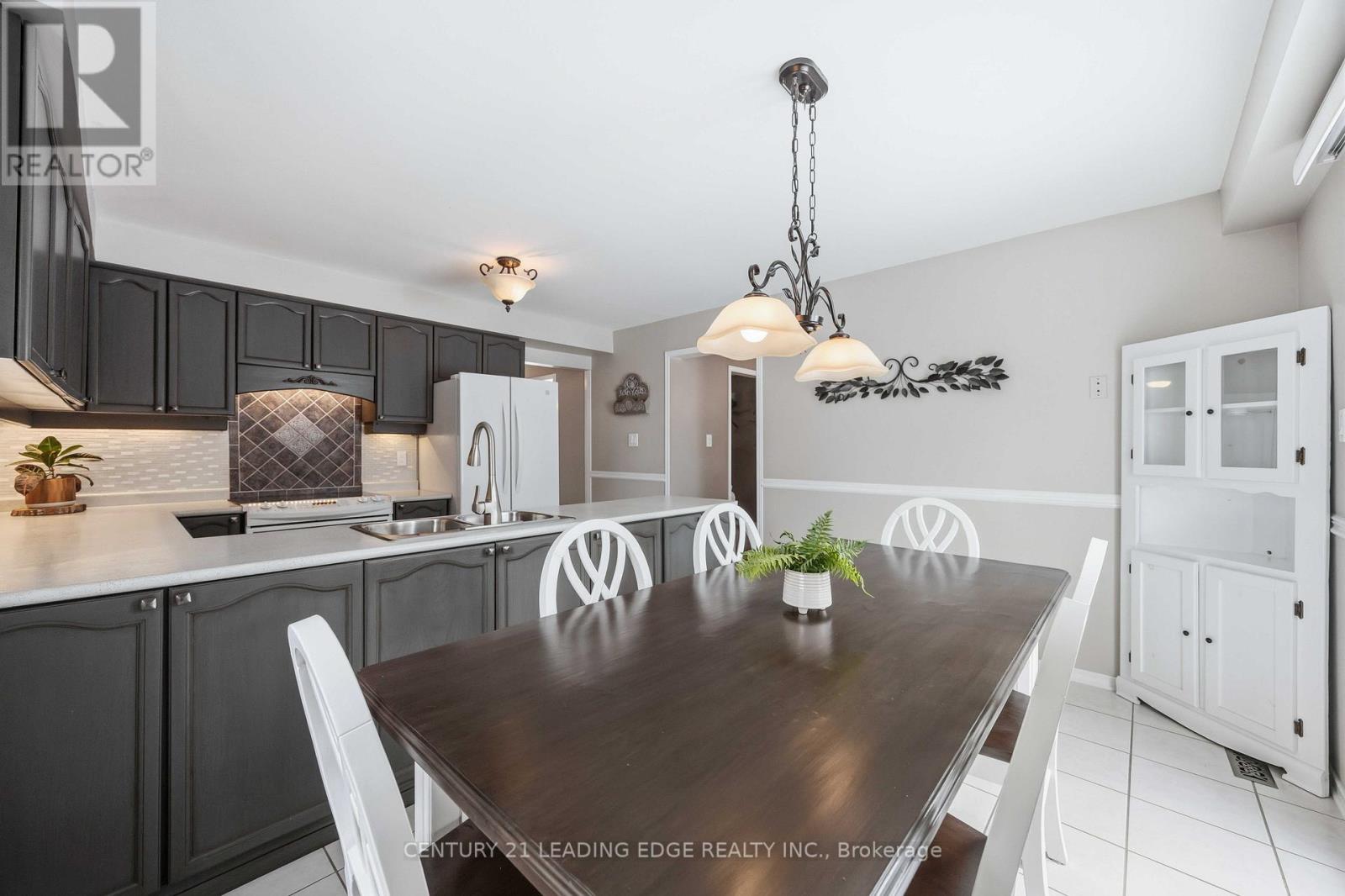 8 Tudor Place, Georgina (Keswick North), Ontario  L4P 3N7 - Photo 18 - N12781714