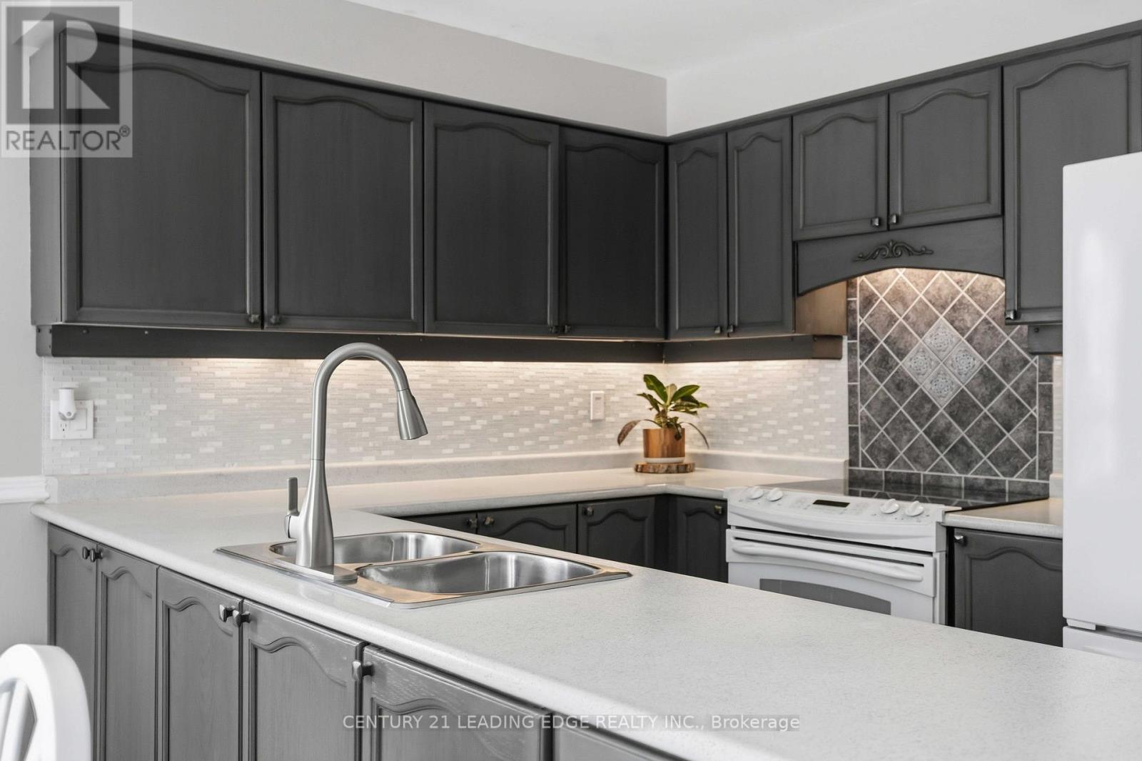 8 Tudor Place, Georgina (Keswick North), Ontario  L4P 3N7 - Photo 21 - N12781714