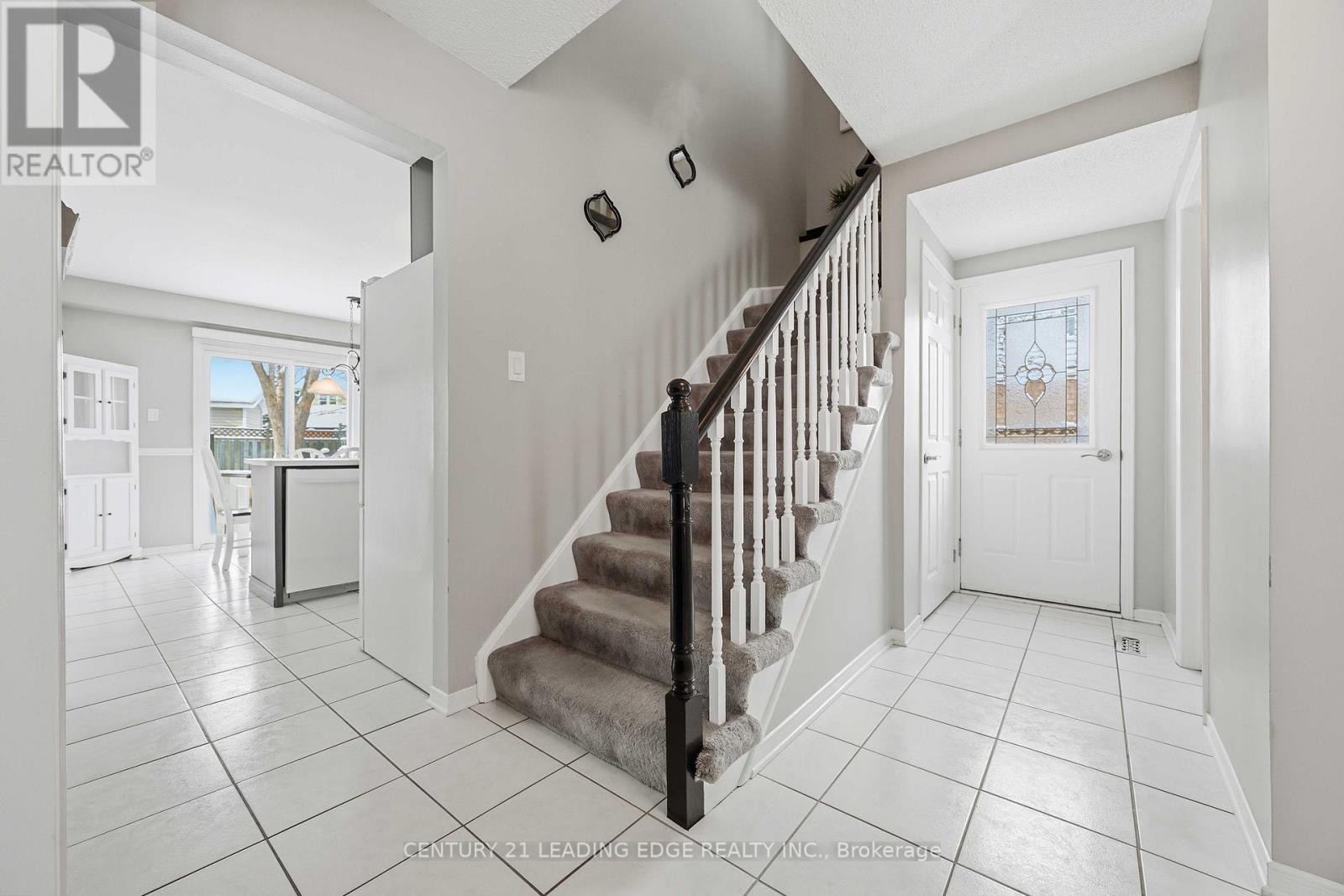 8 Tudor Place, Georgina (Keswick North), Ontario  L4P 3N7 - Photo 3 - N12781714