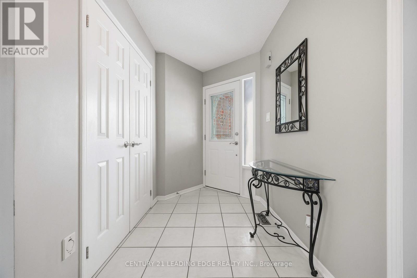 8 Tudor Place, Georgina (Keswick North), Ontario  L4P 3N7 - Photo 4 - N12781714